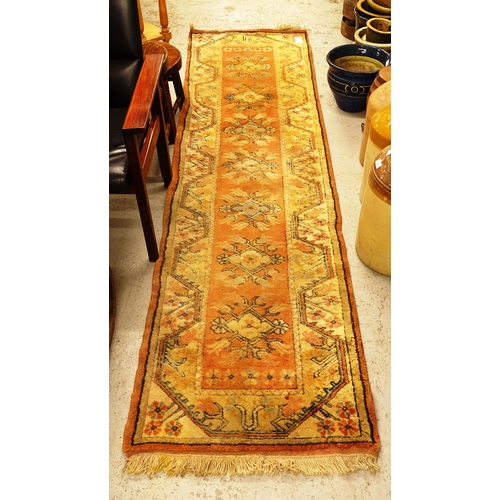 2752 - A cream ground Turkish wool runner, 270cm x 80cm