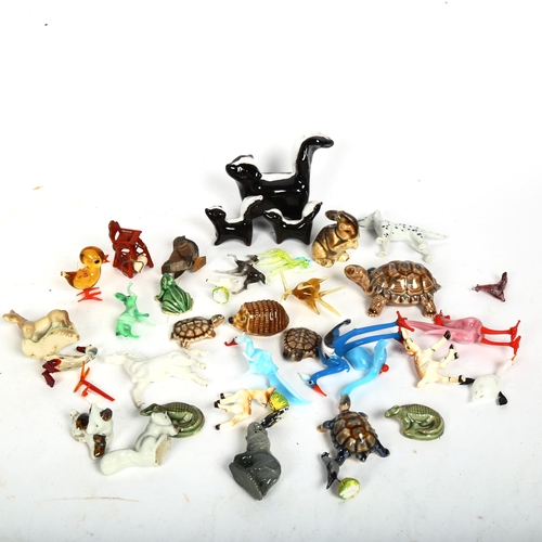 830 - A group of Wade Whimsie porcelain animals, and Murano glass animals (boxful)