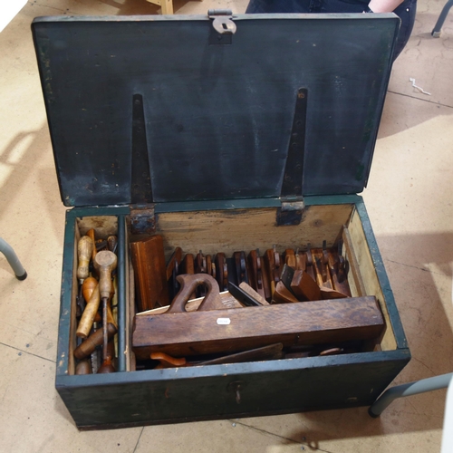 875 - A steel-bound tool chest, containing various woodworking planes and chisels