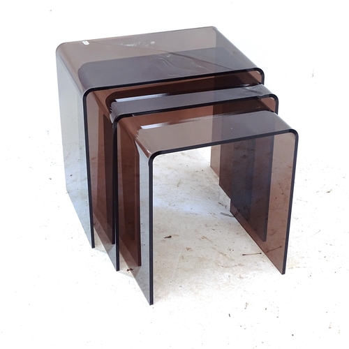 2147 - A smoked perspex nest of 3 occasional tables in contemporary style, widest 44cm