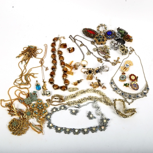 1027 - A quantity of gold plated and other costume jewellery (boxful)