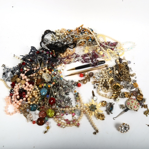 1028 - A tub of various mixed costume jewellery, beads, brooches etc