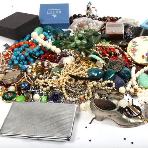 1030 - A large quantity of mixed costume jewellery, glass beads, agate necklace etc