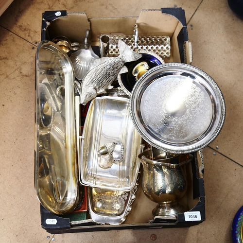 1046 - Various silver plated serving trays, ice bucket, cased cutlery etc (boxful)