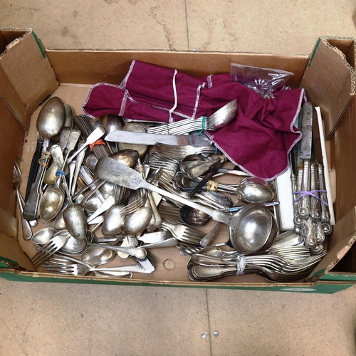 1049 - A large quantity of Old English, King's pattern and other silver plated cutlery (boxful)