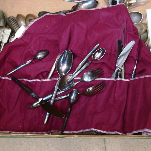 1049 - A large quantity of Old English, King's pattern and other silver plated cutlery (boxful)