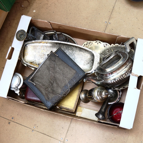 1051 - A German 800 silver framed mesh purse, 9.6oz, and a large quantity of mixed plated cutlery, to inclu... 