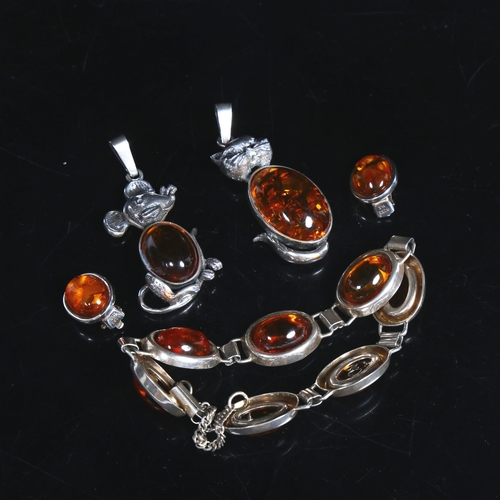 1062 - A silver and amber 