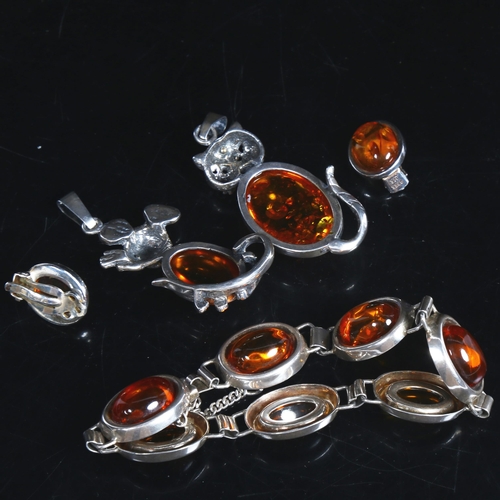 1062 - A silver and amber 