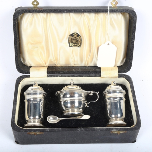 1110 - A George VI silver 3-piece cruet set, in fitted box, maker's marks for Viners Ltd, Chester 1940, ret... 