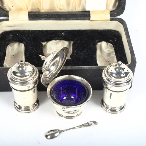 1110 - A George VI silver 3-piece cruet set, in fitted box, maker's marks for Viners Ltd, Chester 1940, ret... 