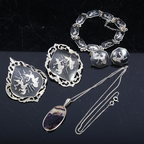 1120 - A suite of silver and niello jewellery, to include a panel bracelet, a pair of screw-on earrings, 2 ... 