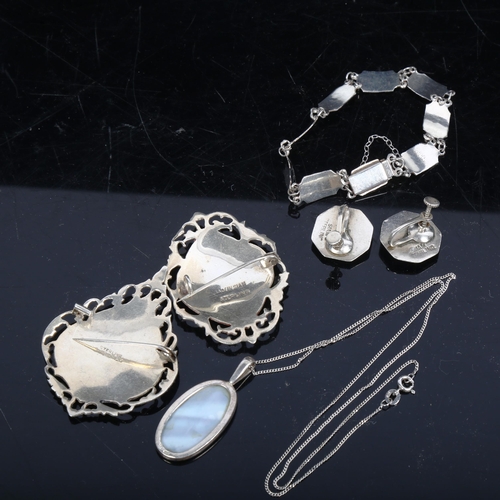 1120 - A suite of silver and niello jewellery, to include a panel bracelet, a pair of screw-on earrings, 2 ... 