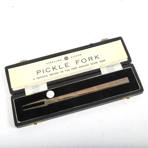 1122 - ELIZABETH II - a sterling silver pickle fork, in original box, Sheffield 1960