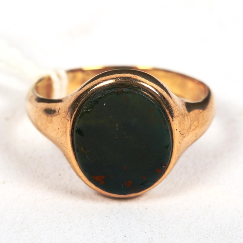 1175 - A gent's unmarked gold and bloodstone set signet ring (repaired), 5.3g, size R