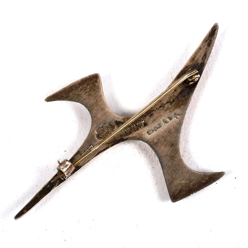 1179 - A Vintage stylised sterling silver brooch of abstract design, by George Tarratt for Ernest Blyth, ha... 