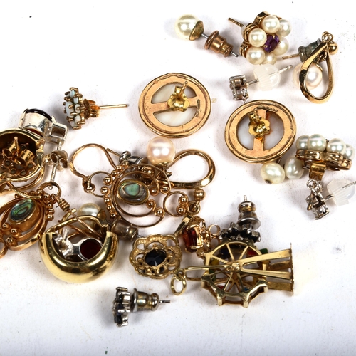 1180 - Various 9ct gold earrings and pendants