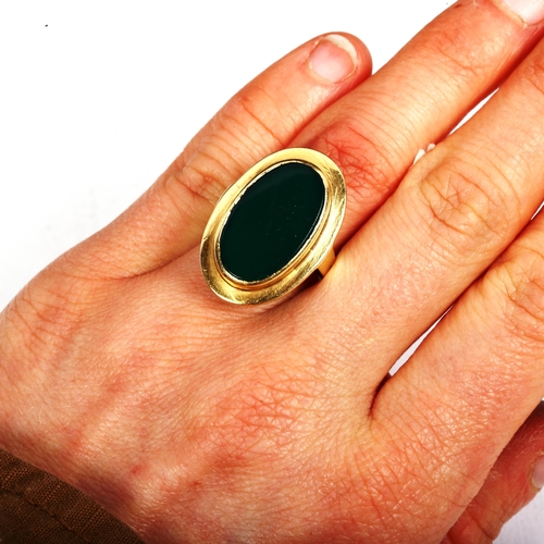 1187 - A 14ct gold and oval green stone panel dress ring, 7.4g, size P