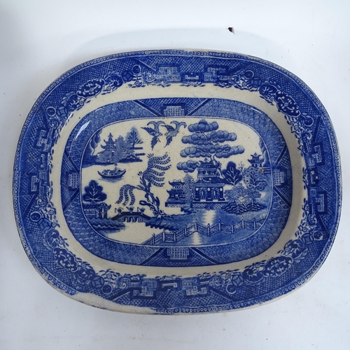 332 - A large quantity of blue and white china and ceramics (boxful)