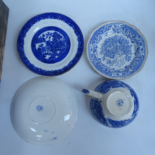 332 - A large quantity of blue and white china and ceramics (boxful)