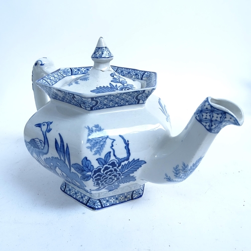 332 - A large quantity of blue and white china and ceramics (boxful)