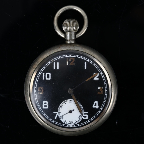 76 - A Second World War Period steel GSTP Military issue open-face keyless-wind pocket watch, black dial ... 