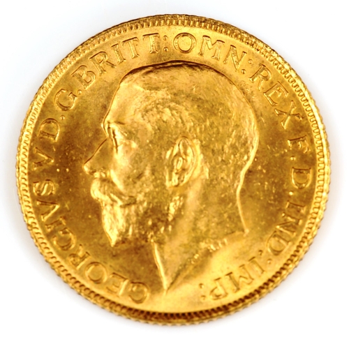 105 - A George V 1913 gold full sovereign coin, 7.9g