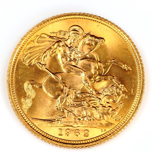 108 - An Elizabeth II 1962 gold full sovereign coin, 7.9g