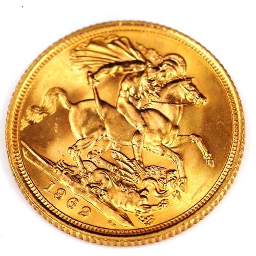 108 - An Elizabeth II 1962 gold full sovereign coin, 7.9g