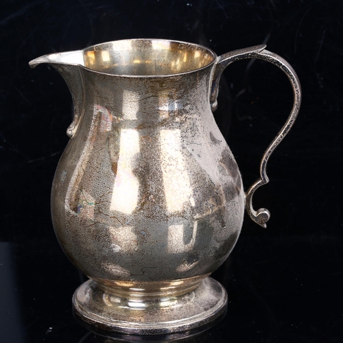 213 - A George V silver jug, baluster form, by Mappin & Webb, hallmarks London 1930, height 13.5cm, 12.6oz