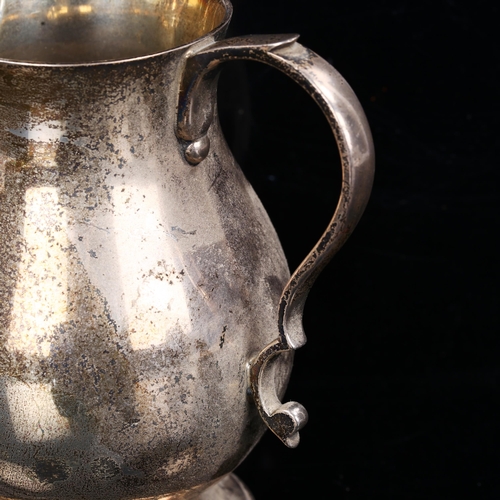 213 - A George V silver jug, baluster form, by Mappin & Webb, hallmarks London 1930, height 13.5cm, 12.6oz