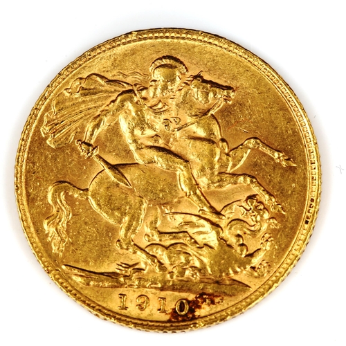 82 - An Edward VII 1910 gold full sovereign coin, 7.9g