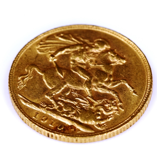 82 - An Edward VII 1910 gold full sovereign coin, 7.9g