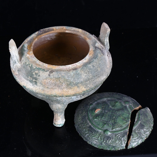 1028 - 3 Chinese Archaic green glaze pottery lidded storage pots, largest diameter 19cm (3)