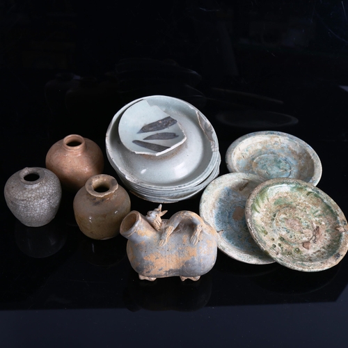 1073 - A group of Oriental ceramic pots and bowls