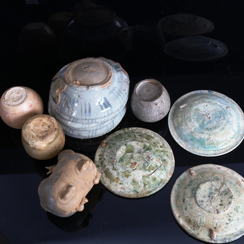 1073 - A group of Oriental ceramic pots and bowls