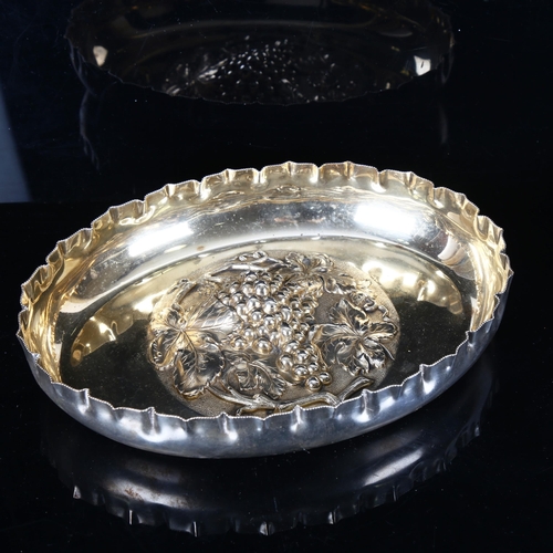 1299 - A Victorian electroplate oval fruit bowl, with relief grapevine centre panel, length 27cm