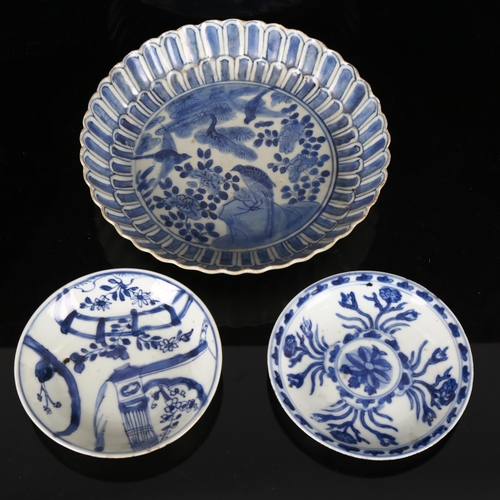 1315 - 3 Chinese blue and white porcelain dishes, largest 19.5cm across, smaller dishes 12cm across (3)