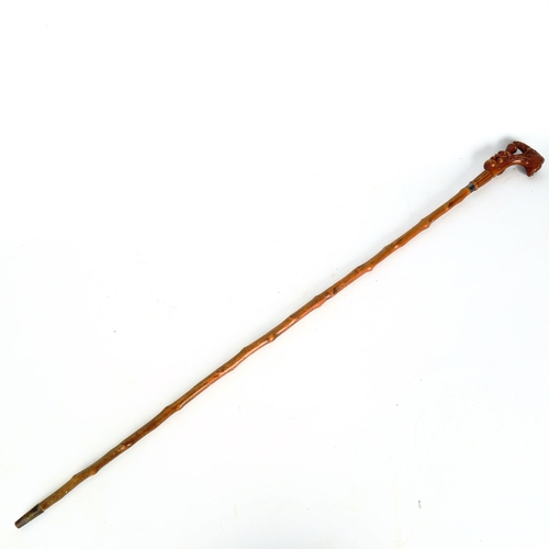 1450 - A 19th century horn-handled walking cane, in the form of a huntsman and rifle