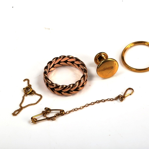 723 - Various gold jewellery, including 22ct gold wedding band, 2.2g, 9ct ring and pendant, 9.8g etc