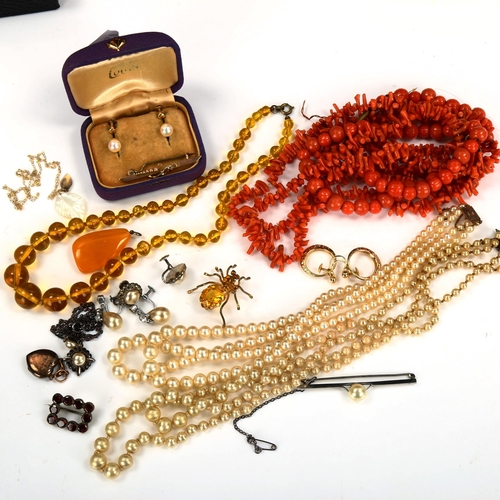 769 - Various jewellery, including 9ct gold Creole earrings, novelty spider brooch, coral necklace etc