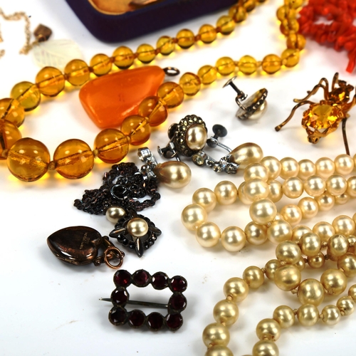 769 - Various jewellery, including 9ct gold Creole earrings, novelty spider brooch, coral necklace etc