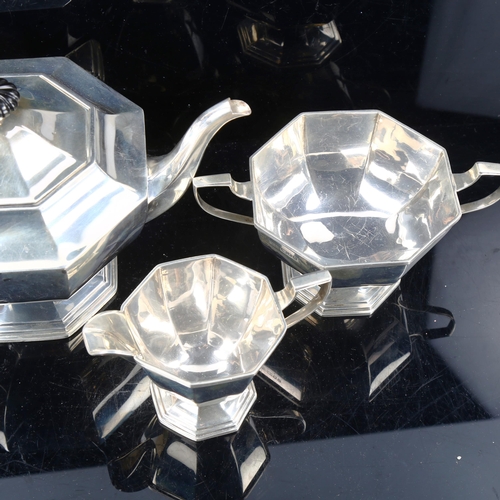 791 - A George VI Art Deco silver 3-piece tea set, comprising teapot, 2-handled sugar bowl and cream jug, ... 