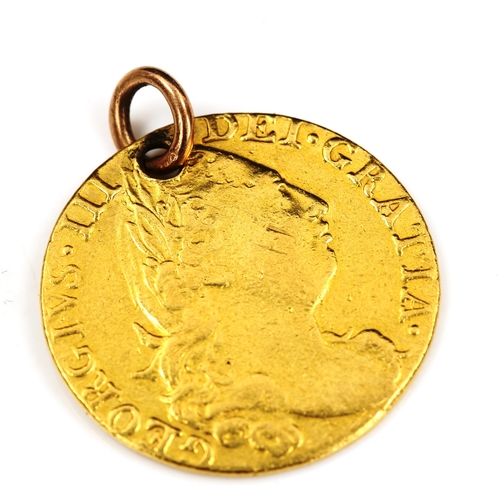 118 - A George III 1775 gold guinea coin, fourth portrait with rose shield and pierced pendant loop, 8.3g