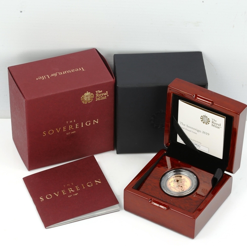 135 - An Elizabeth II 2019 Royal Mint gold proof full sovereign coin, limited edition no. 750 of 9500, cas... 