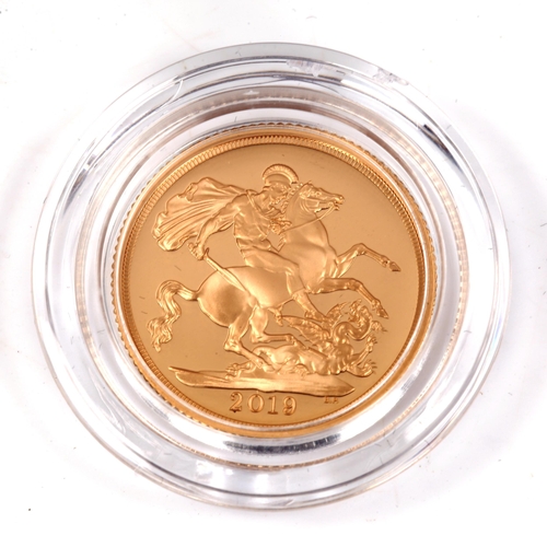 135 - An Elizabeth II 2019 Royal Mint gold proof full sovereign coin, limited edition no. 750 of 9500, cas... 