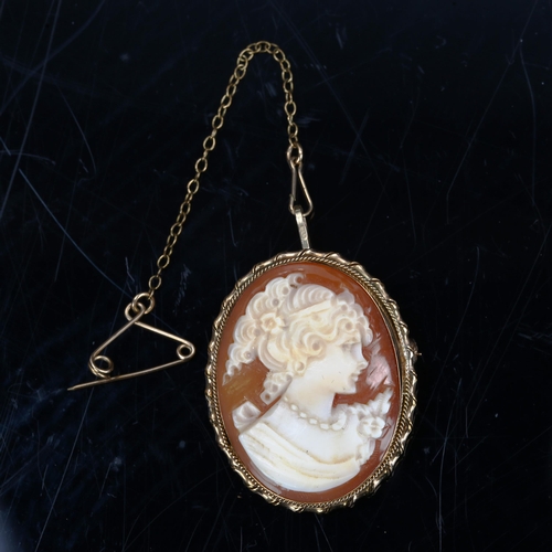 195 - A relief carved shell cameo brooch, in 9ct gold frame, brooch height 33.2mm, 6.3g