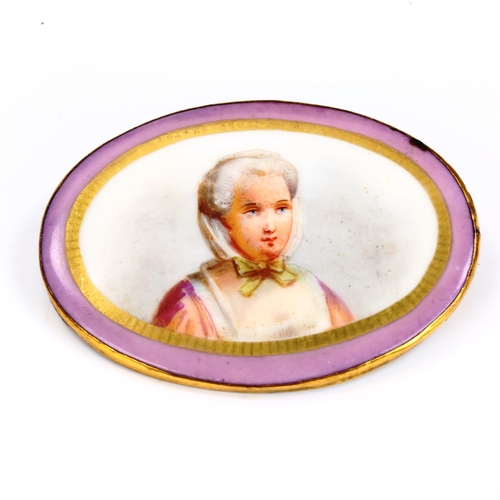 199 - A large Victorian oval watercolour on porcelain brooch, depicting female portrait, in unmarked yello... 