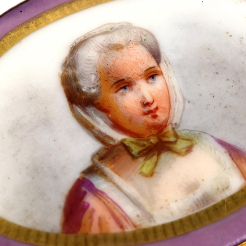 199 - A large Victorian oval watercolour on porcelain brooch, depicting female portrait, in unmarked yello... 