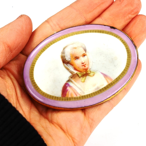 199 - A large Victorian oval watercolour on porcelain brooch, depicting female portrait, in unmarked yello... 